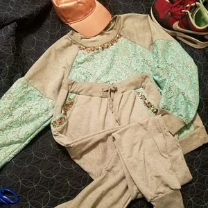 SET Cute pair of sweats